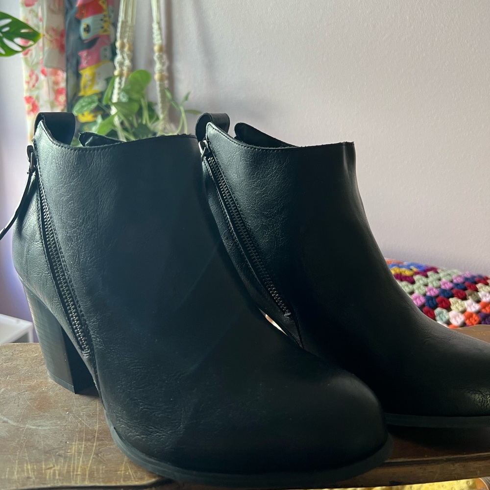 torrid double zip heeled ankle booties women’s size 9.5W
